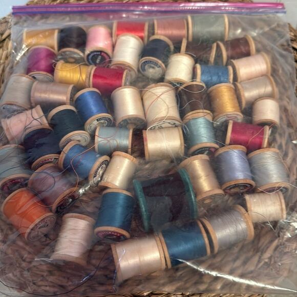 Vintage Assorted Sewing Thread Spools (some wooden spools) - Great Condition - Picture 3 of 10